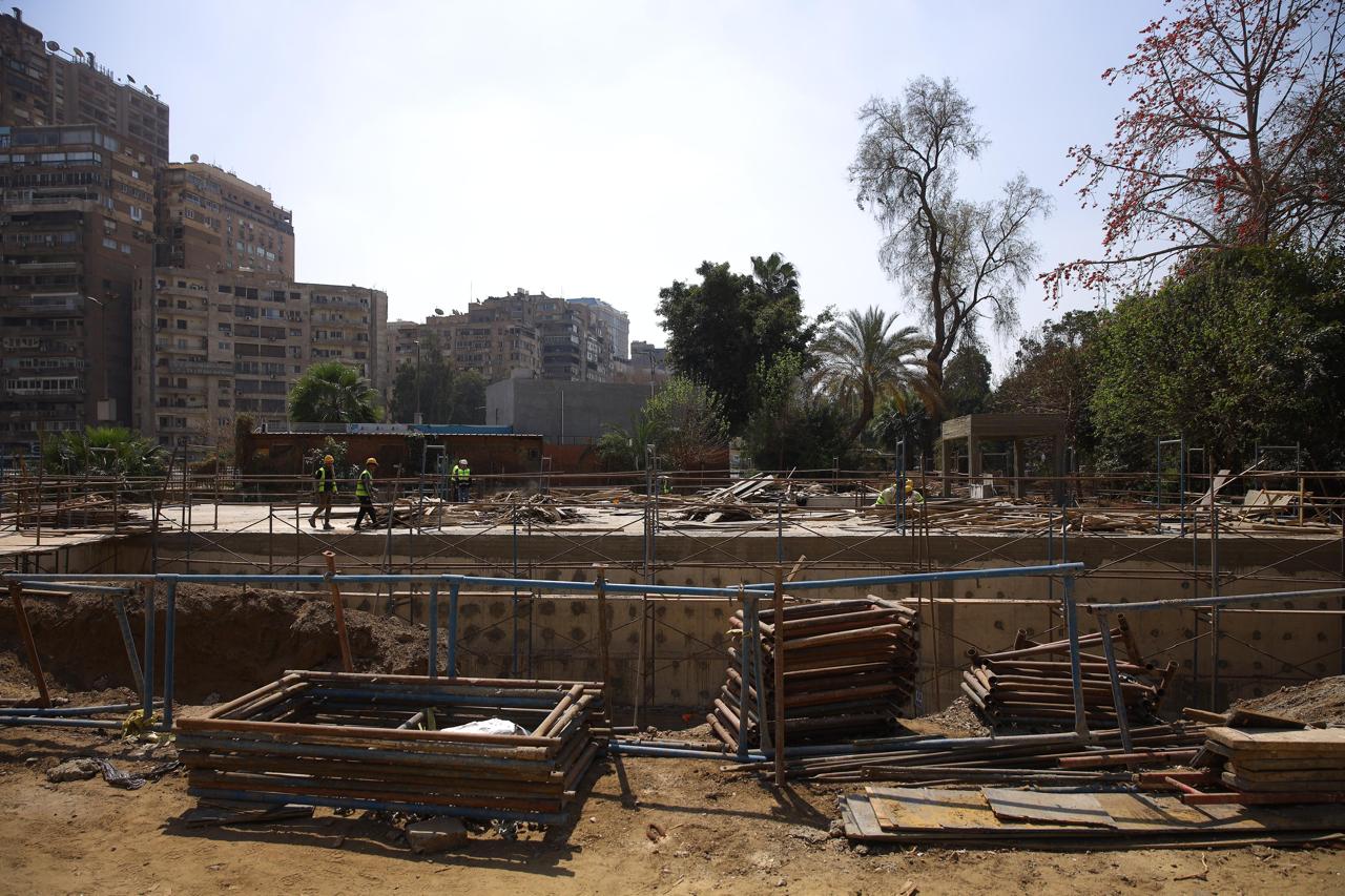 الأعمال الإنشائية في حديقة الحيوان