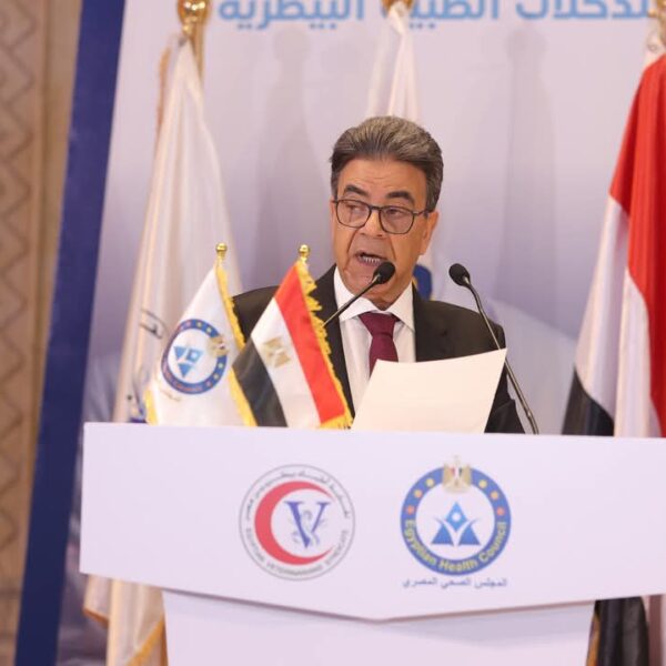نقيب البيطريين يعلن موافقة مجلس الوزراء والجهاز المركزي للتنظيم والإدارة على تعيين ٤٧٦٣ طيب بيطري