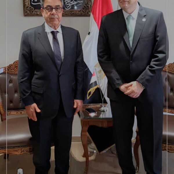 عاجل.. نقيب البيطريين يبحث مع رئيس «التنظيم والإدارة» تعيين 4760 طبيبا بيطريا بعد موافقة مجلس الوزراء